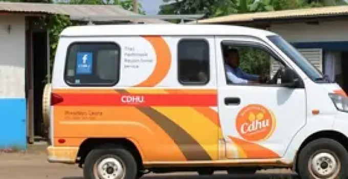 atendimento da CDHU Móvel para moradores da região de Marília