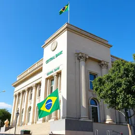 Banco Central multa Banco Genial